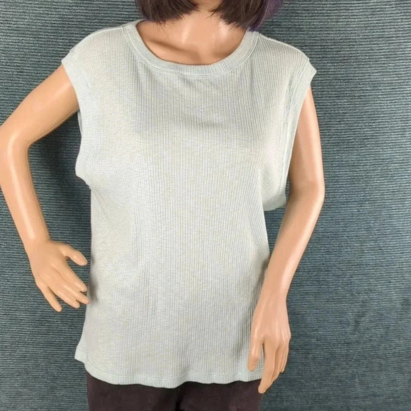 NWT Sleeveless Textured Tee Shirt With Long Armholes. So Brand Muscle Tank - Picture 3 of 11